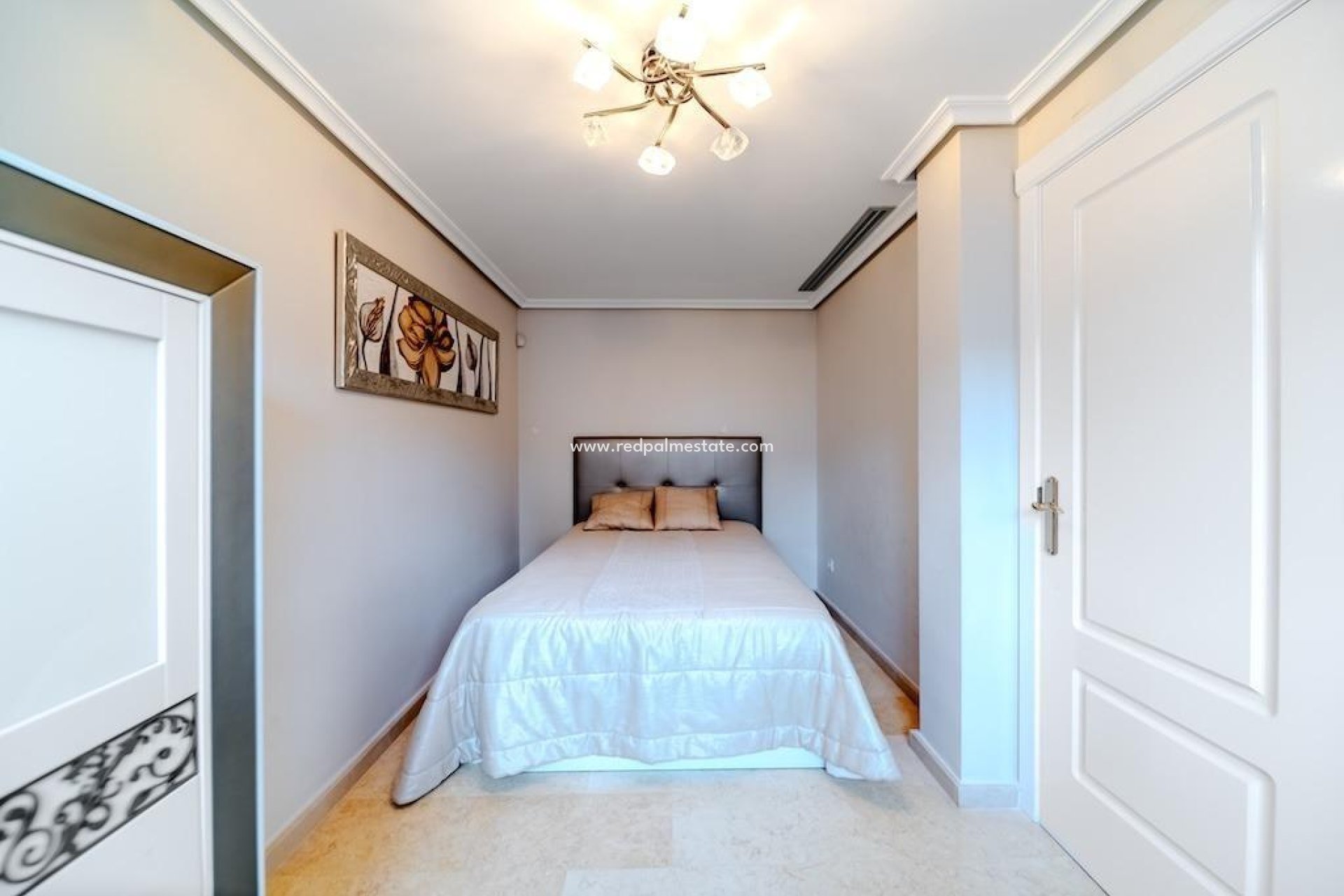Resale - Villa -
Torrevieja - La Mata