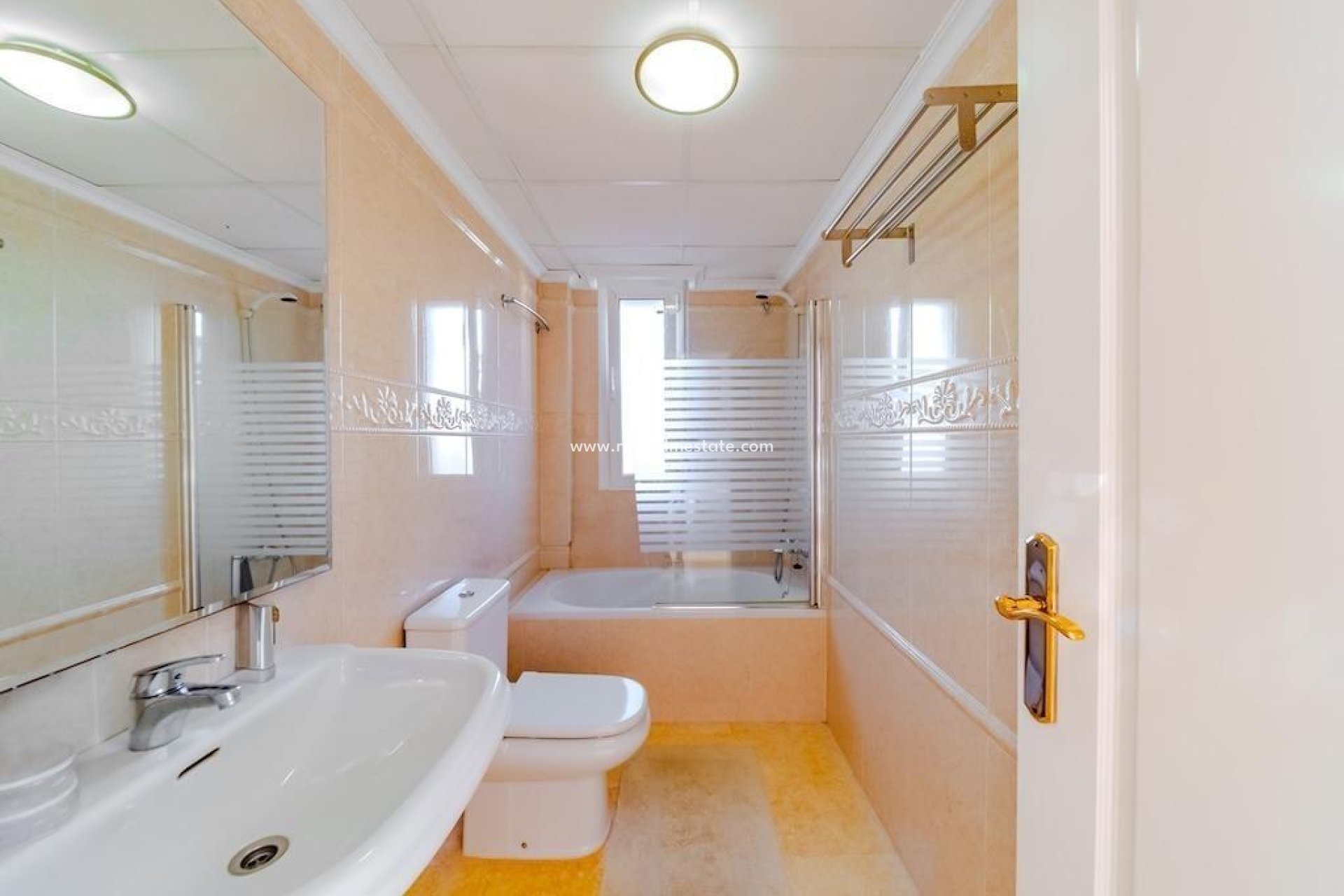 Resale - Villa -
Torrevieja - La Mata