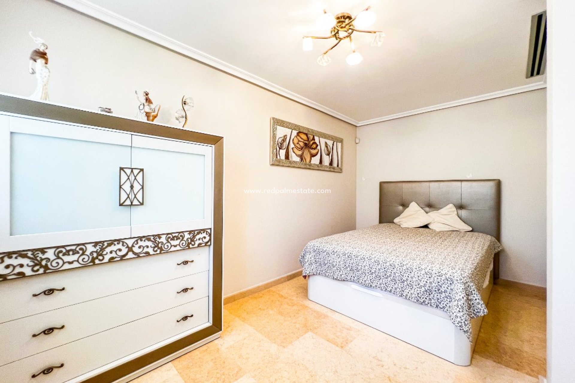 Resale - Villa -
Torrevieja - La Mata