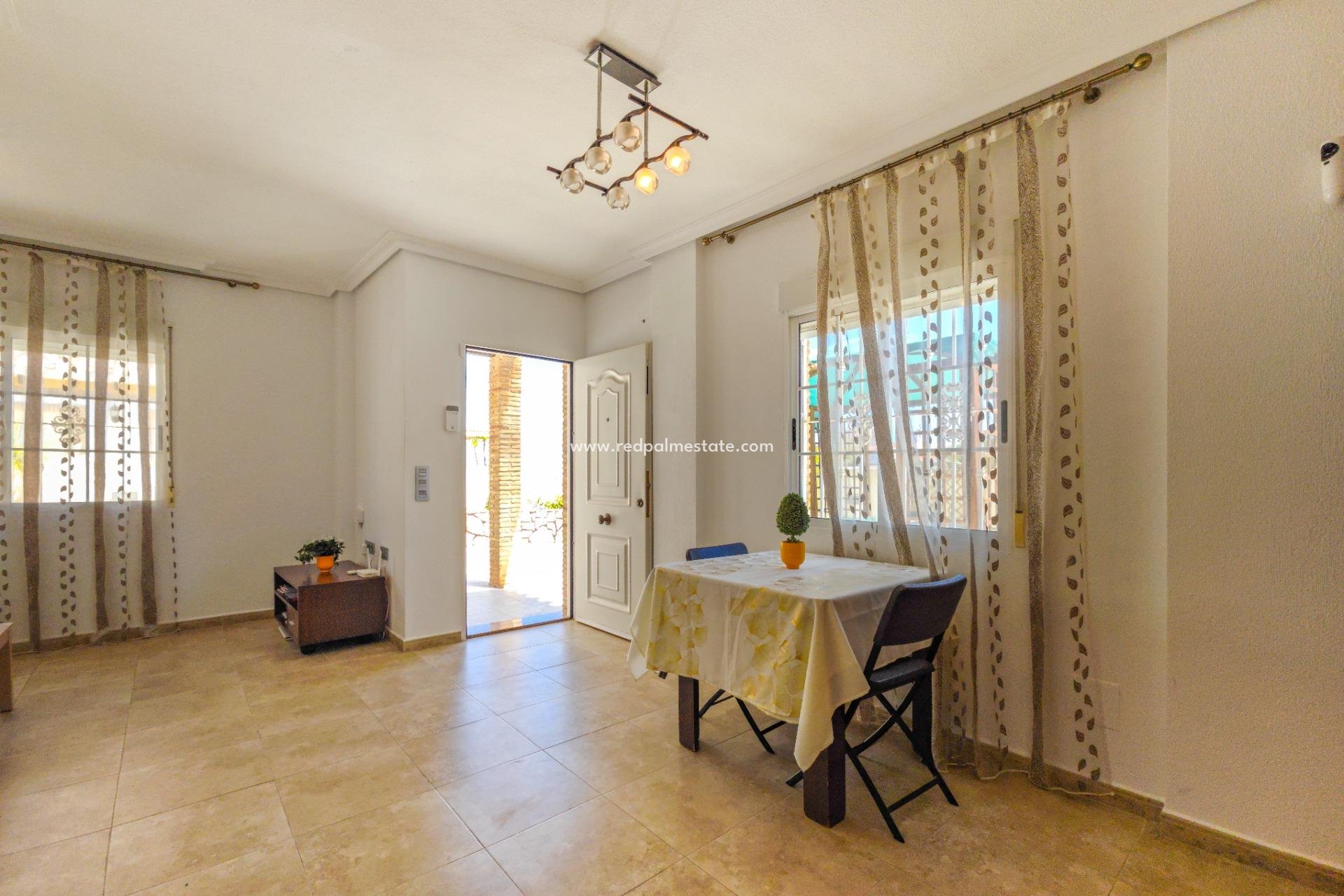 Resale - Villa -
Torrevieja - La Mata