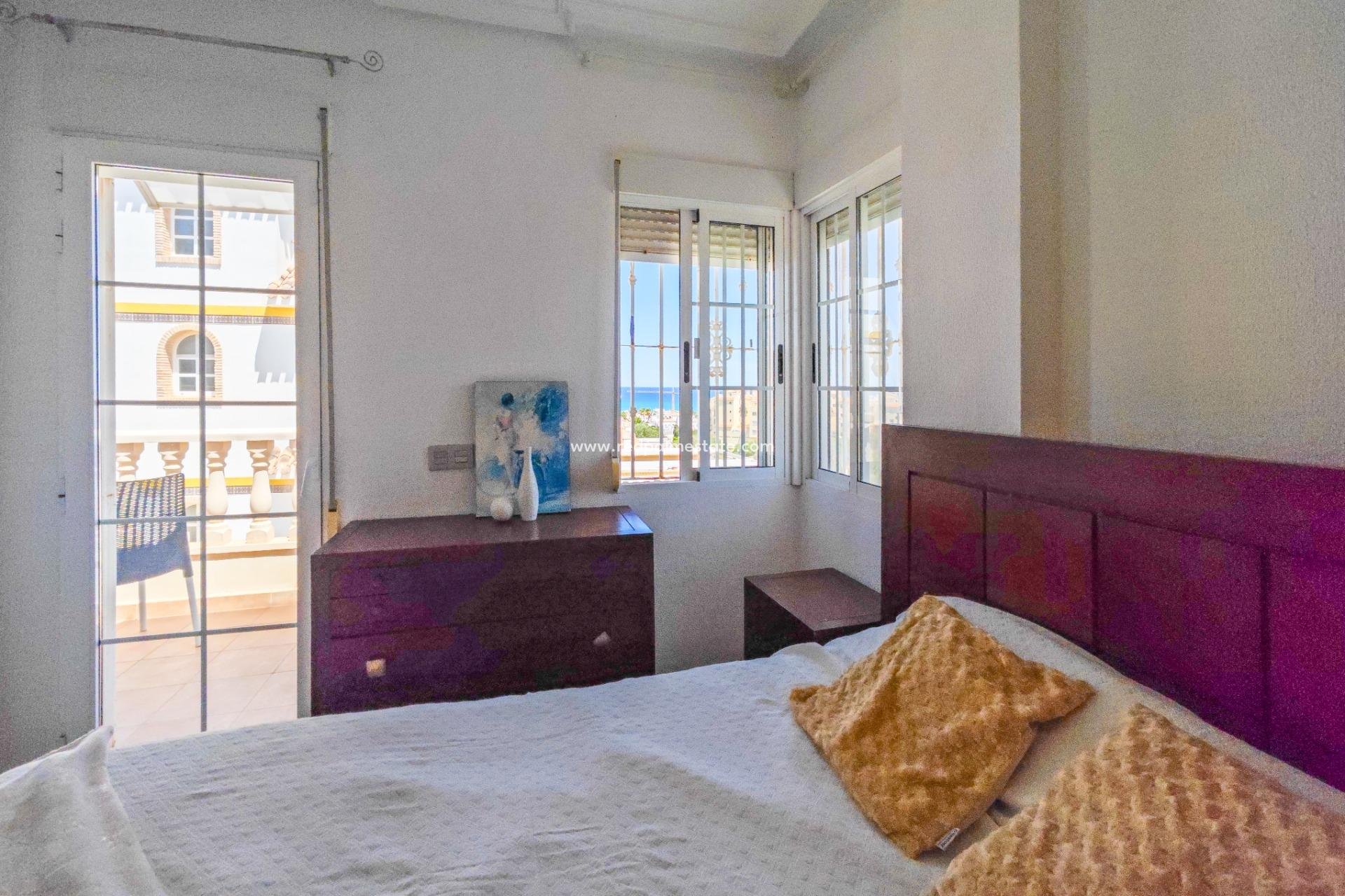 Resale - Villa -
Torrevieja - La Mata