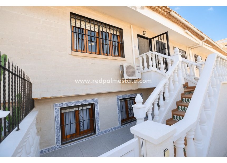 Resale - Villa -
Torrevieja - La Mata