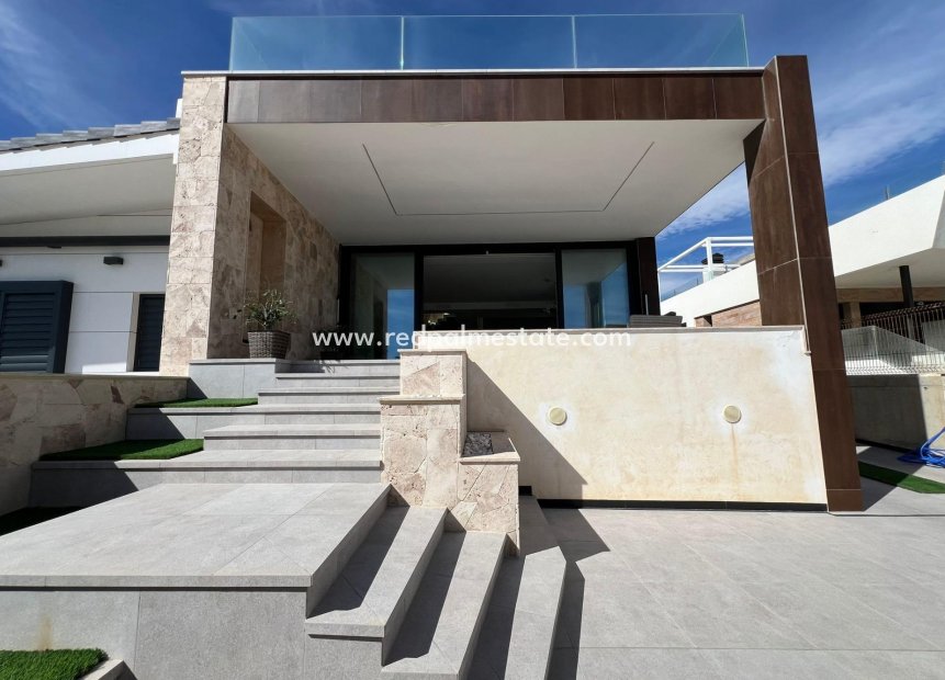 Resale - Villa -
Torrevieja - La Mata