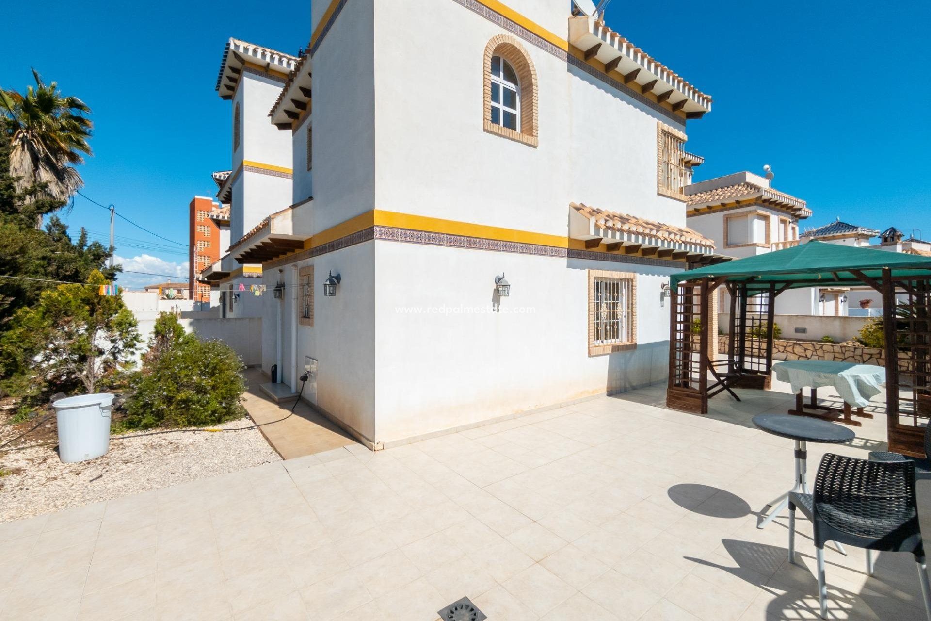 Resale - Villa -
Torrevieja - La Mata