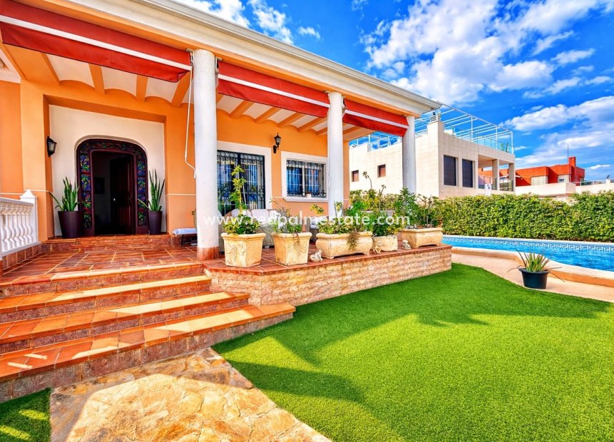 Resale - Villa -
Torrevieja - La Mata