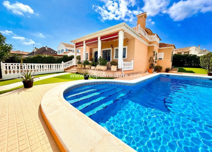 Resale - Villa -
Torrevieja - La Mata