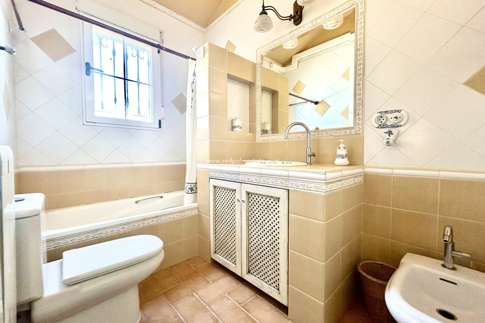 Resale - Villa -
Torrevieja - La Mata