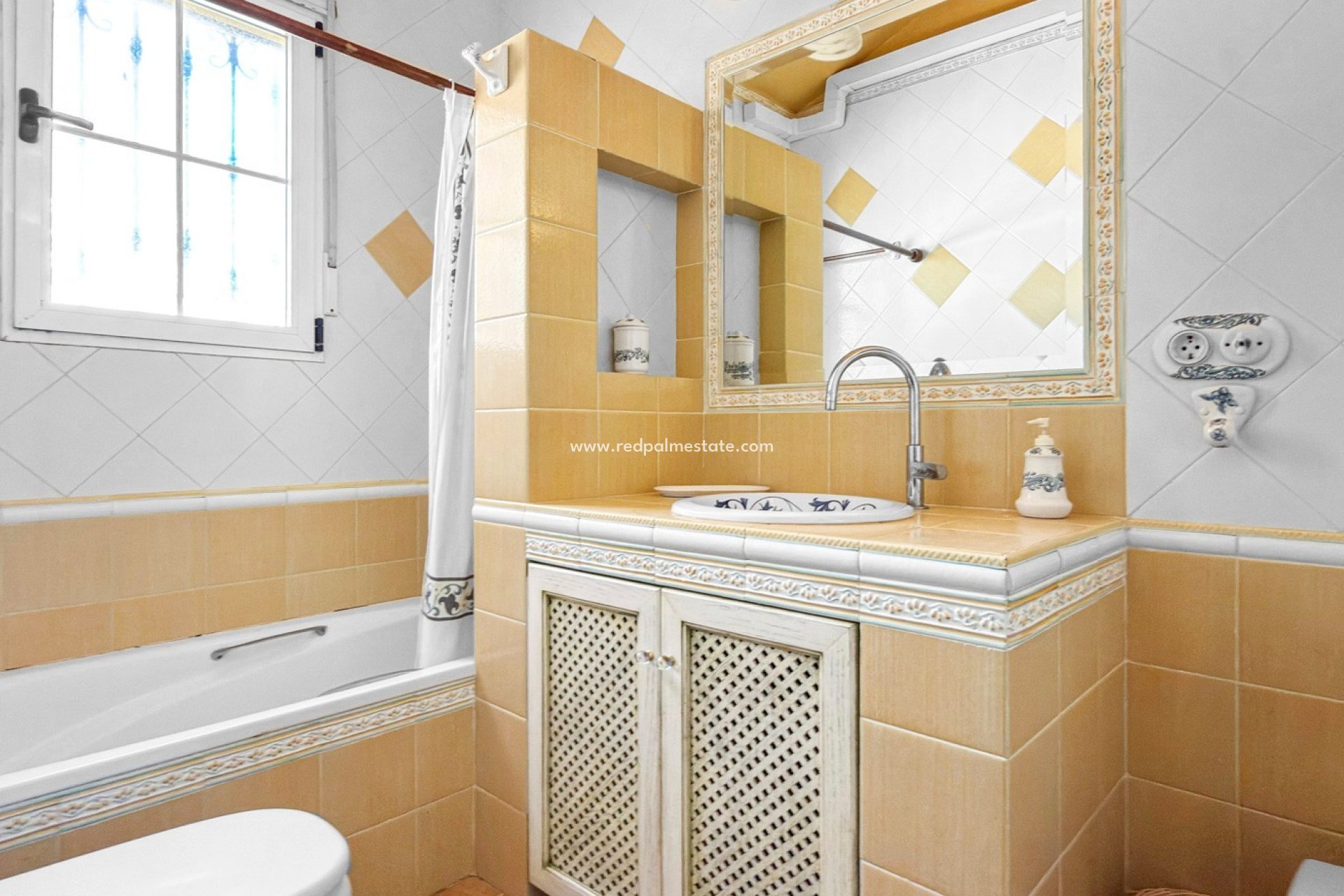 Resale - Villa -
Torrevieja - La Mata