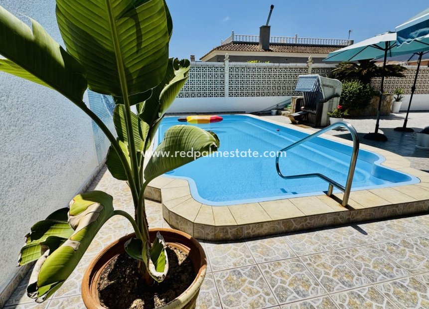 Resale - Villa -
Torrevieja - La Siesta - El Salado - Torreta