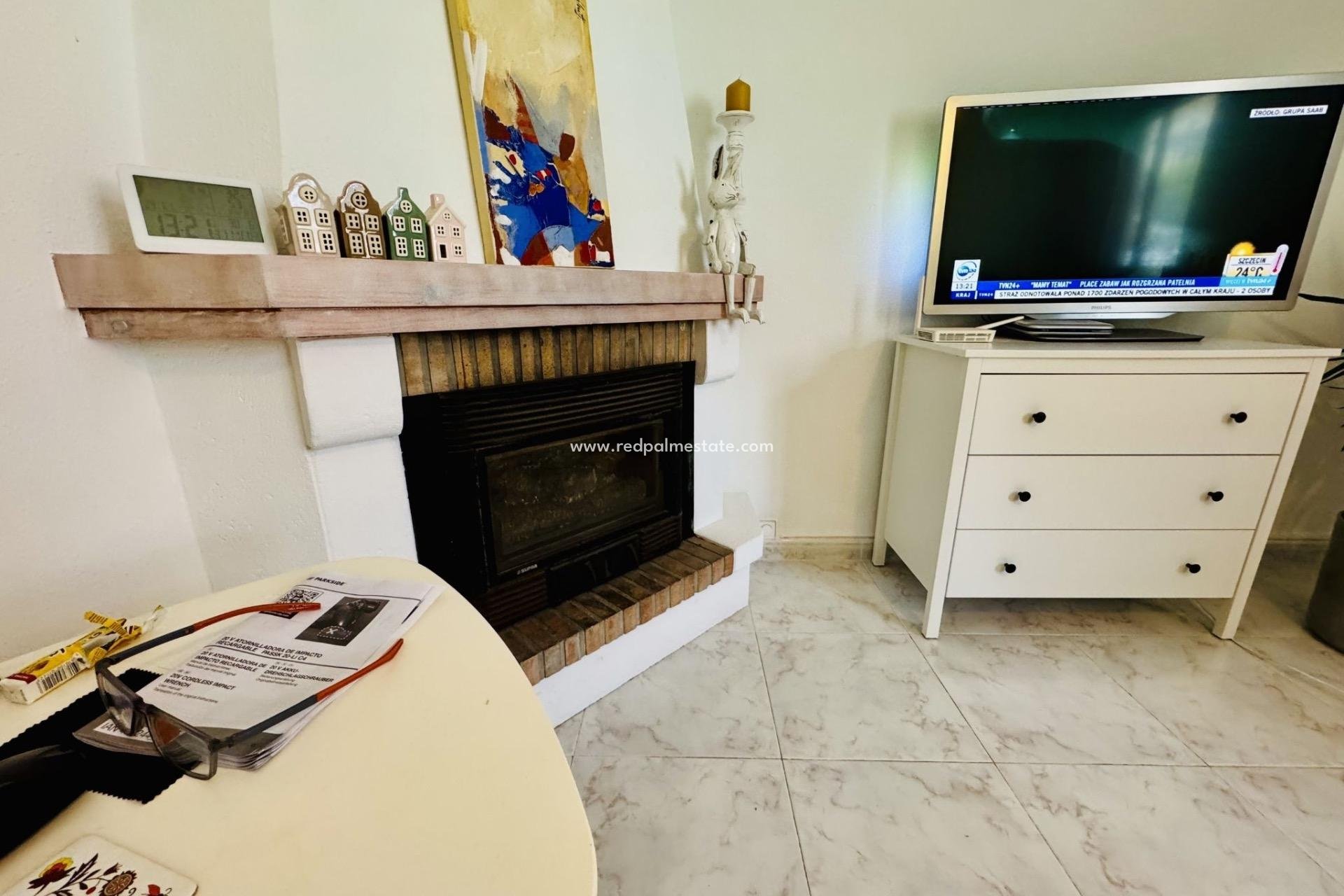 Resale - Villa -
Torrevieja - La Siesta - El Salado - Torreta