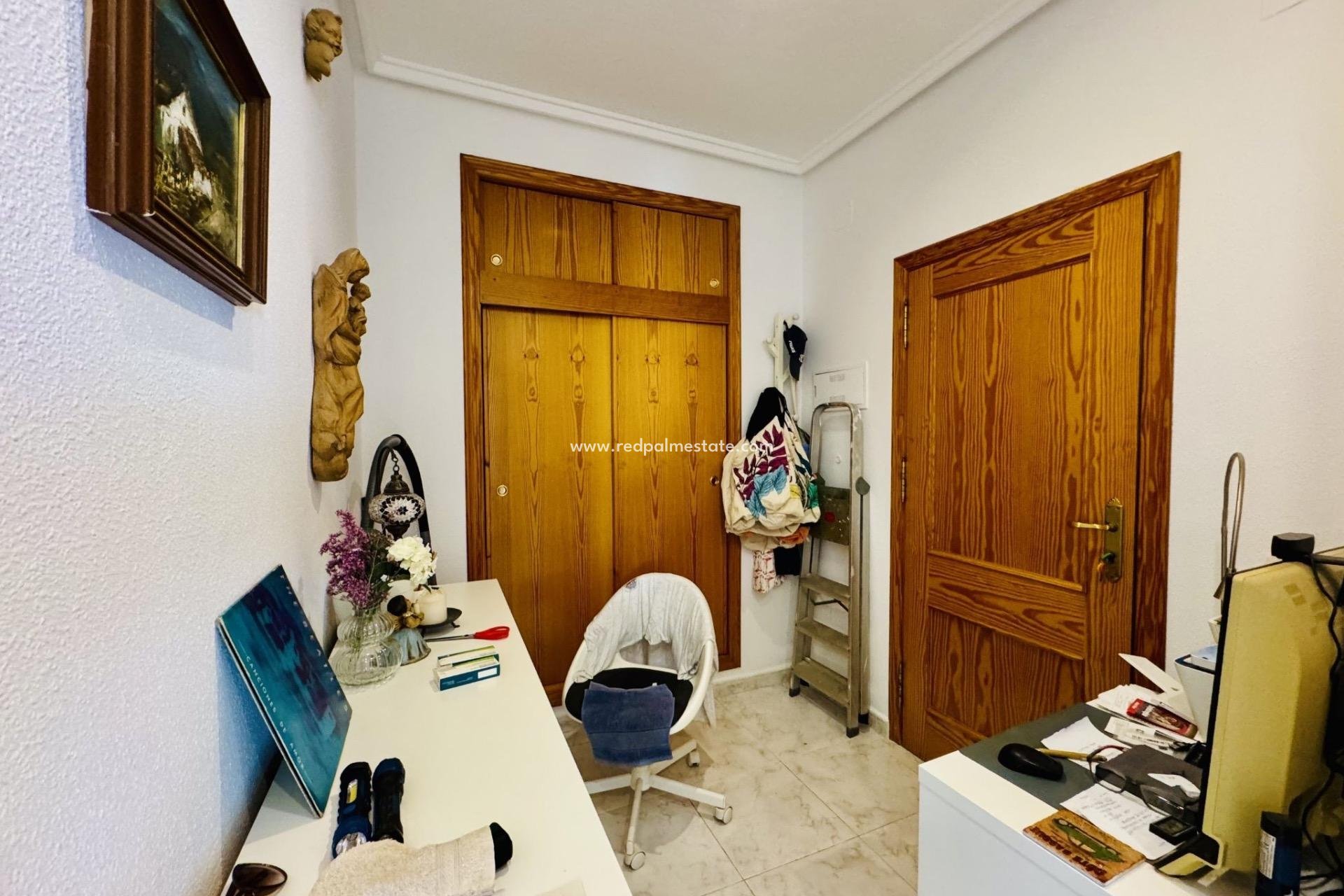 Resale - Villa -
Torrevieja - La Siesta - El Salado - Torreta