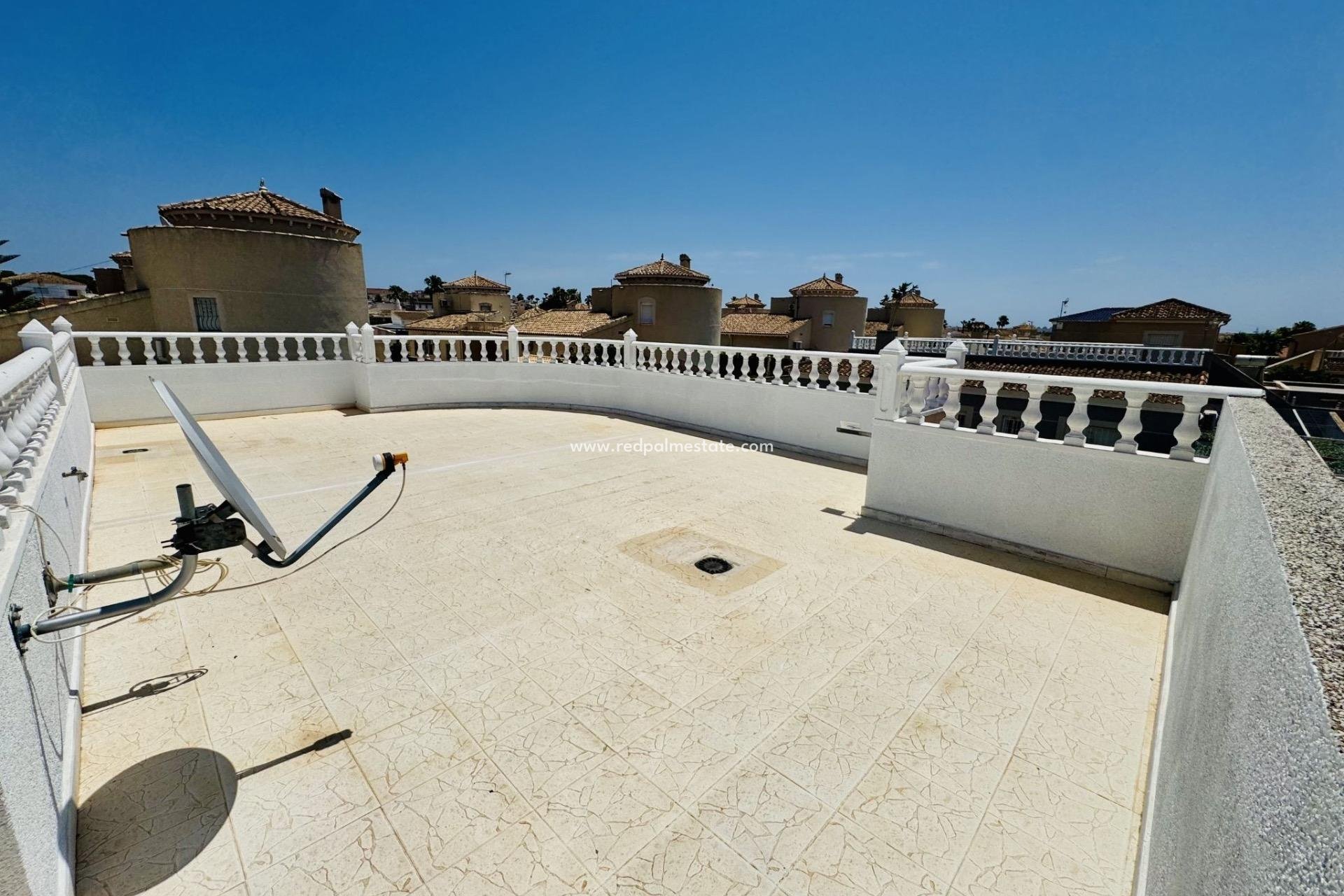 Resale - Villa -
Torrevieja - La Siesta - El Salado - Torreta