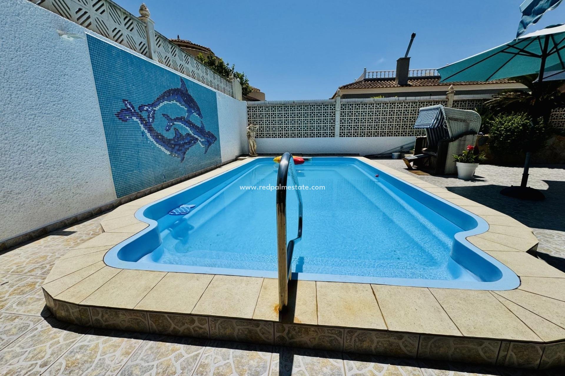 Resale - Villa -
Torrevieja - La Siesta - El Salado - Torreta
