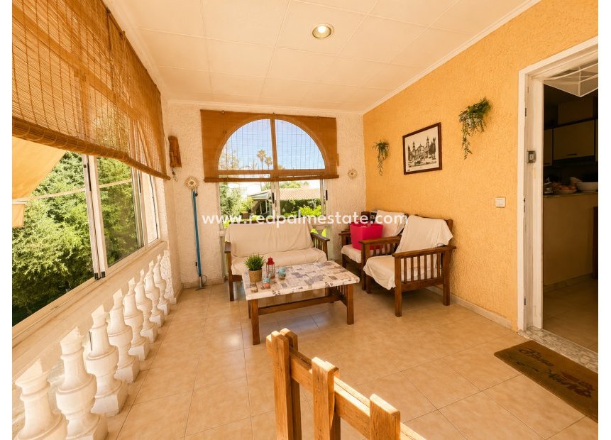 Resale - Villa -
Torrevieja - La Siesta - El Salado - Torreta