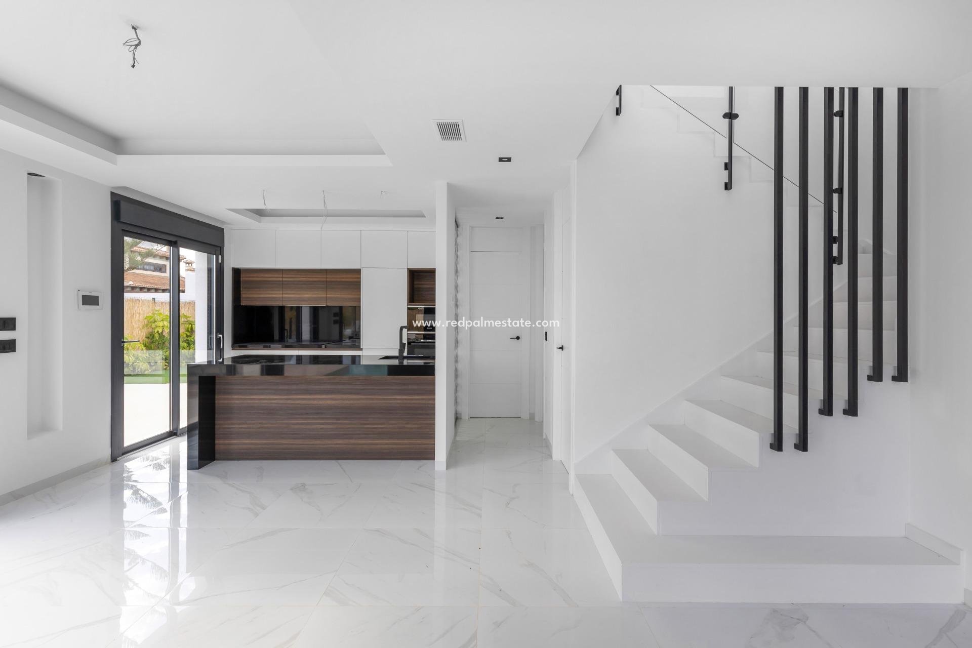 Resale - Villa -
Torrevieja - La Siesta - El Salado - Torreta