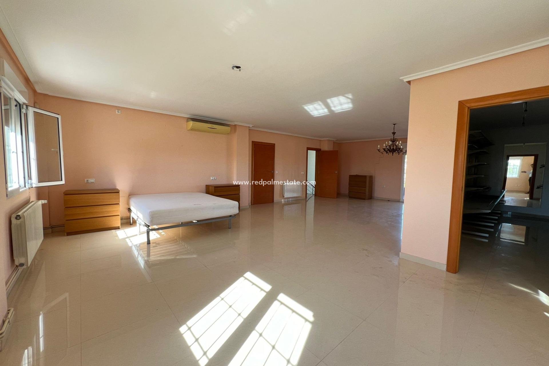 Resale - Villa -
Torrevieja - La Siesta - El Salado -  Torreta