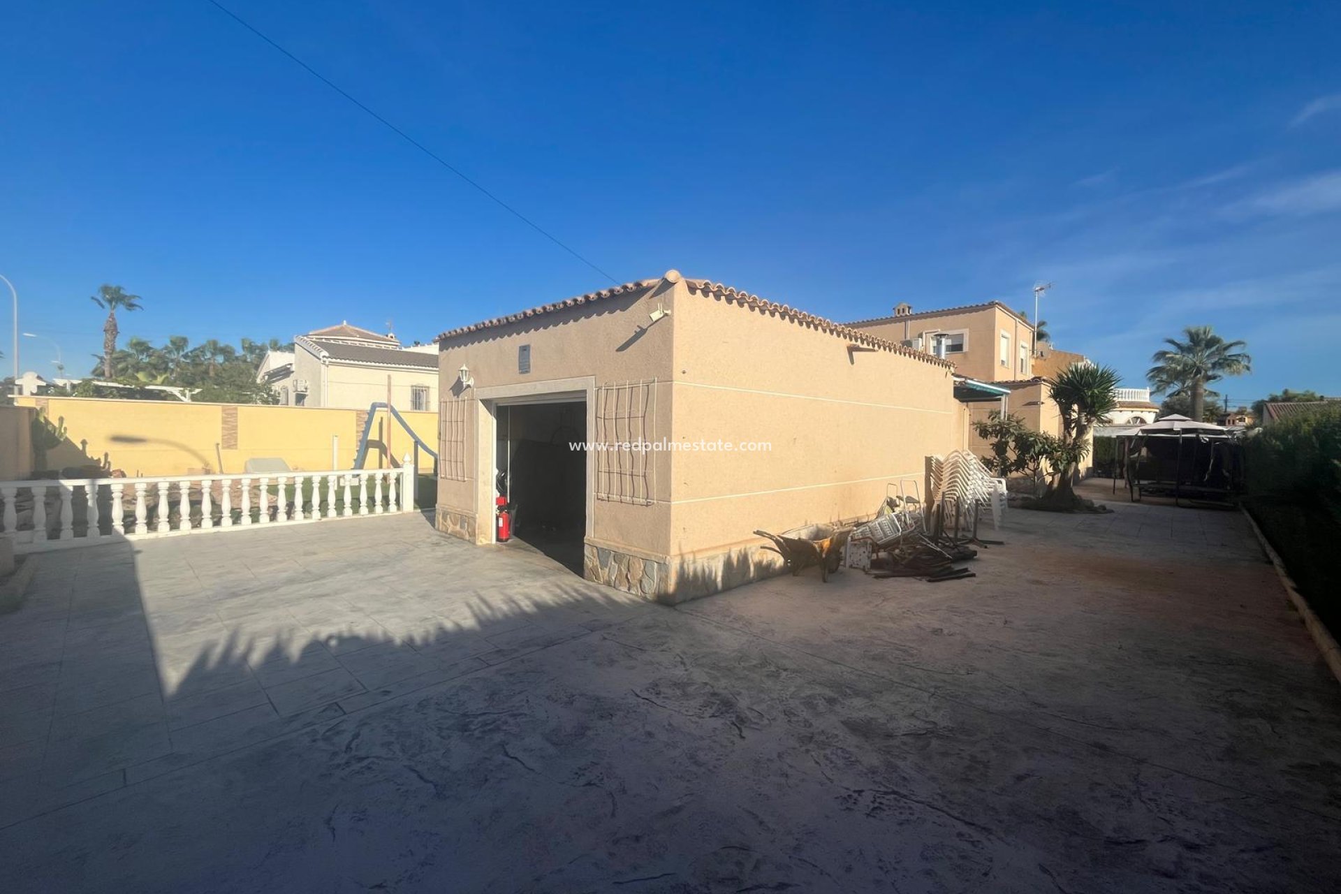 Resale - Villa -
Torrevieja - La Siesta - El Salado -  Torreta