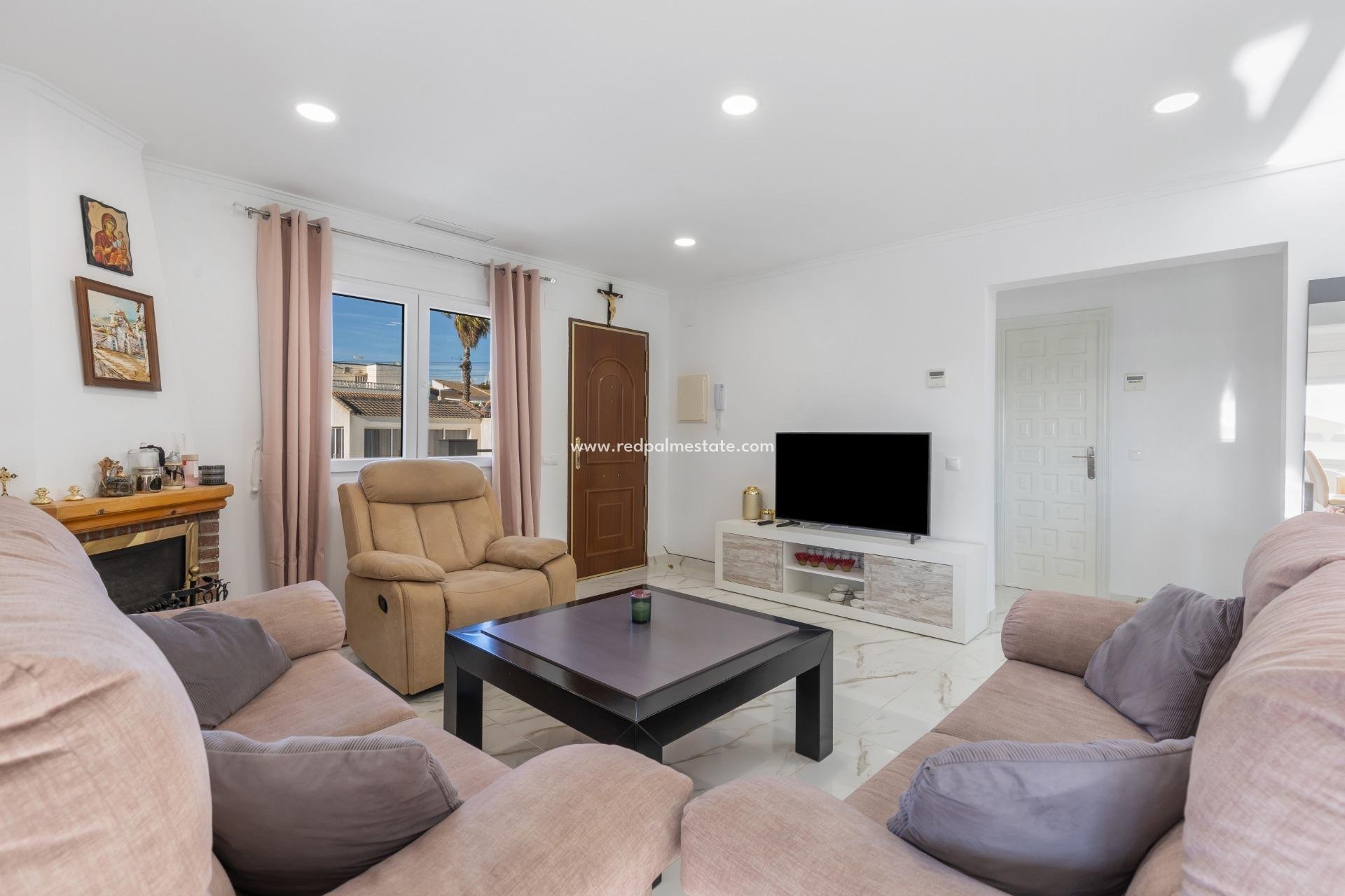 Resale - Villa -
Torrevieja - La Siesta - El Salado -  Torreta