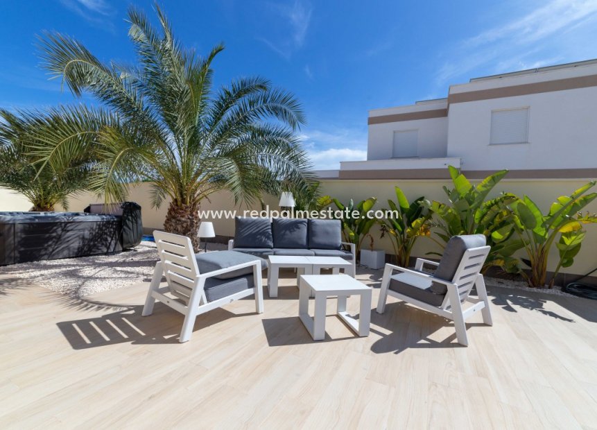 Resale - Villa -
Torrevieja - La Siesta - El Salado - Torreta