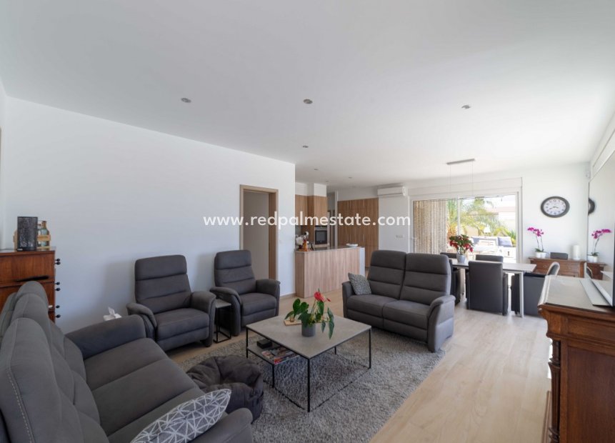 Resale - Villa -
Torrevieja - La Siesta - El Salado - Torreta