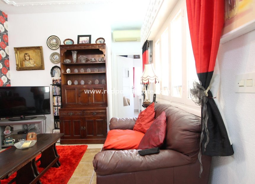 Resale - Villa -
Torrevieja - La Siesta - El Salado - Torreta