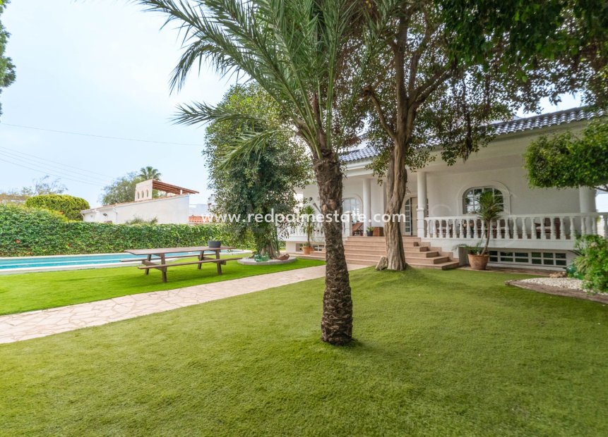 Resale - Villa -
Torrevieja - La Siesta - El Salado -  Torreta