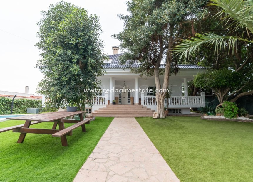 Resale - Villa -
Torrevieja - La Siesta - El Salado -  Torreta