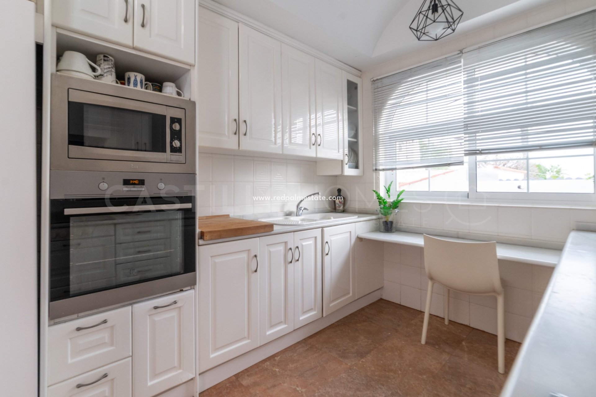 Resale - Villa -
Torrevieja - La Siesta - El Salado -  Torreta