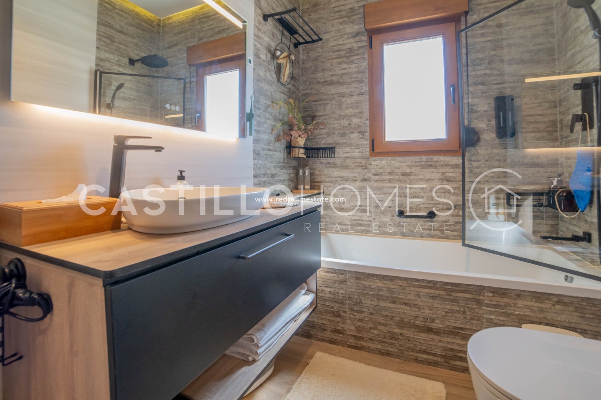 Resale - Villa -
Torrevieja - La Siesta - El Salado -  Torreta