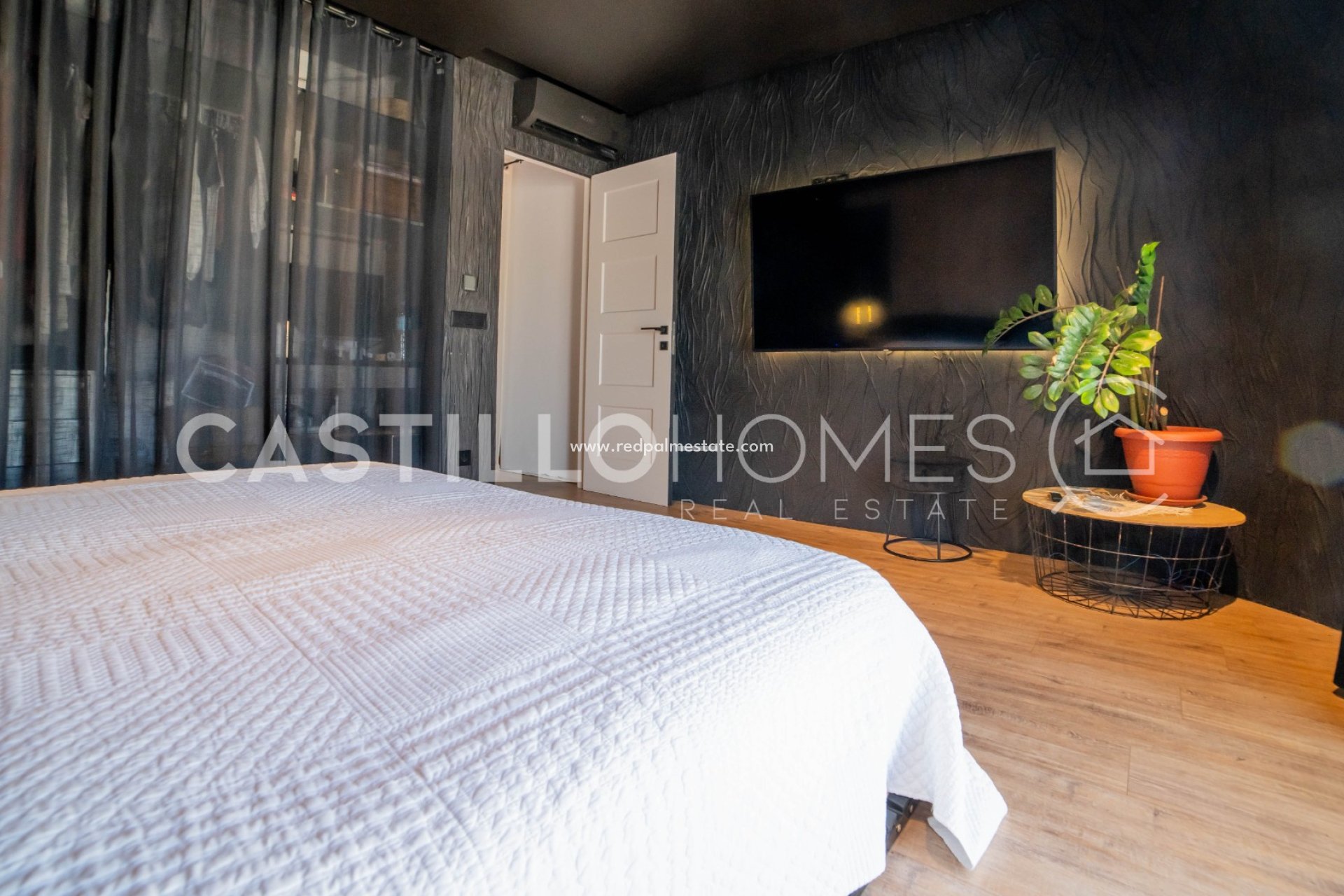 Resale - Villa -
Torrevieja - La Siesta - El Salado -  Torreta