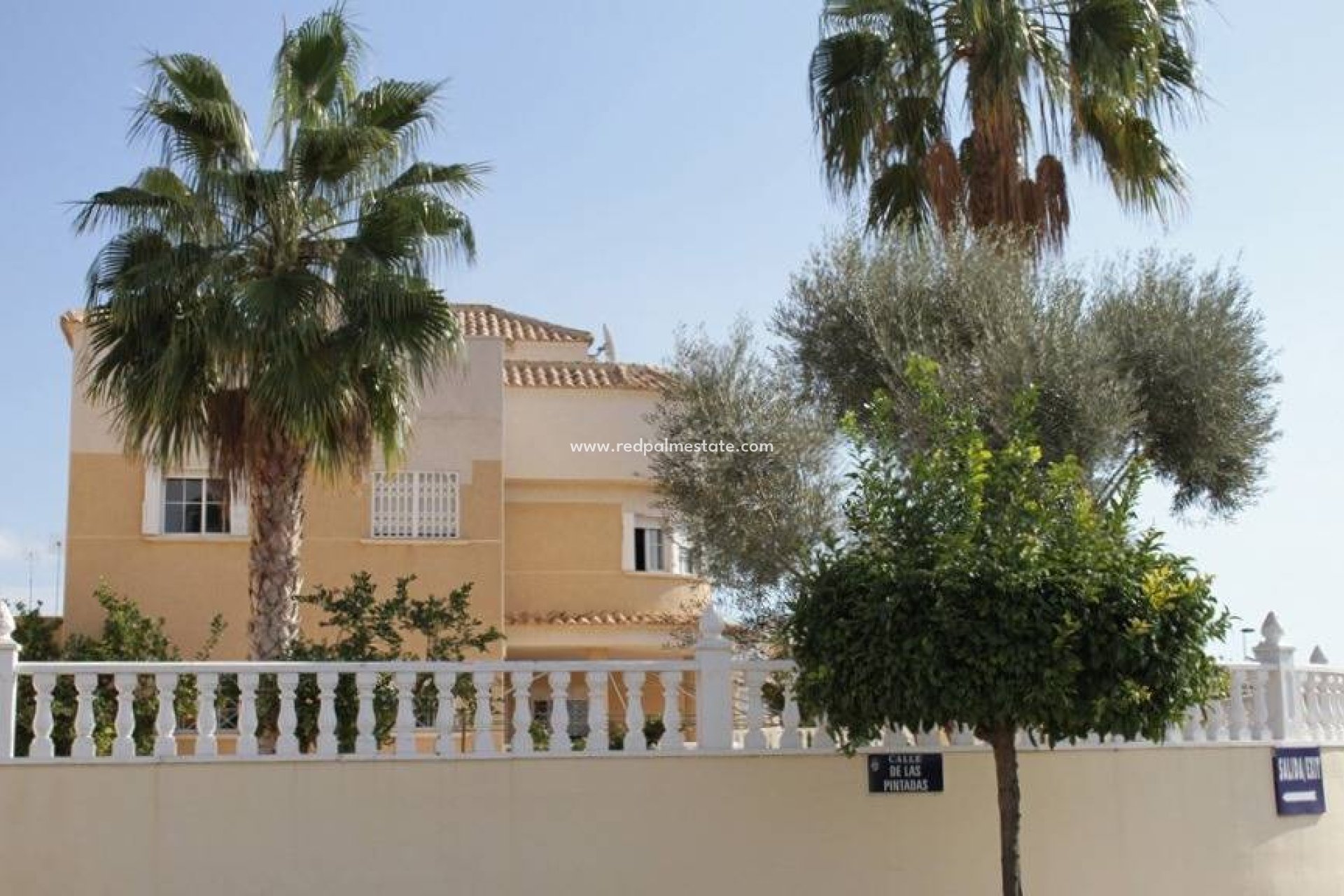 Resale - Villa -
Torrevieja - La Siesta - El Salado -  Torreta