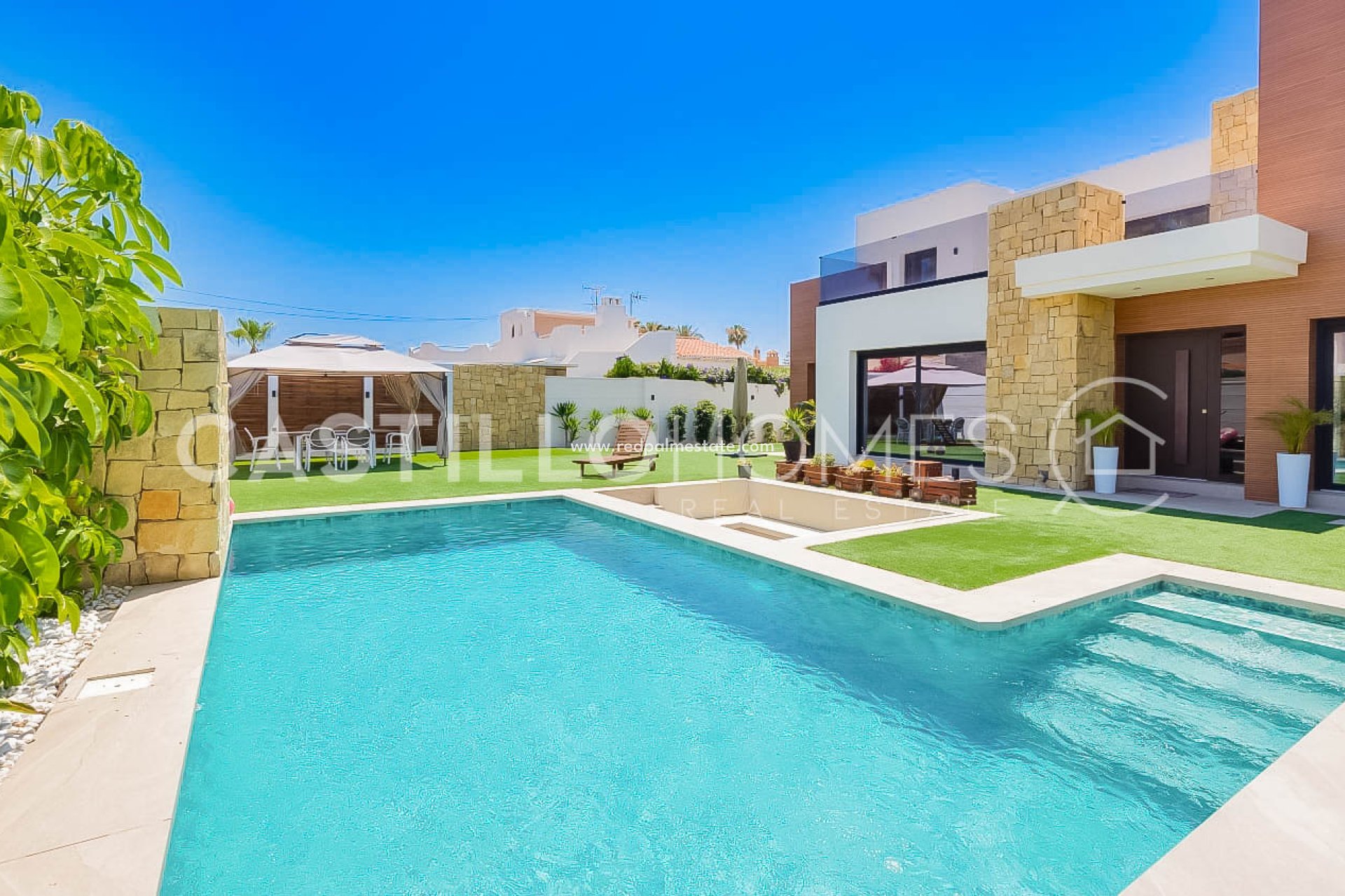 Resale - Villa -
Torrevieja - La Siesta - El Salado -  Torreta