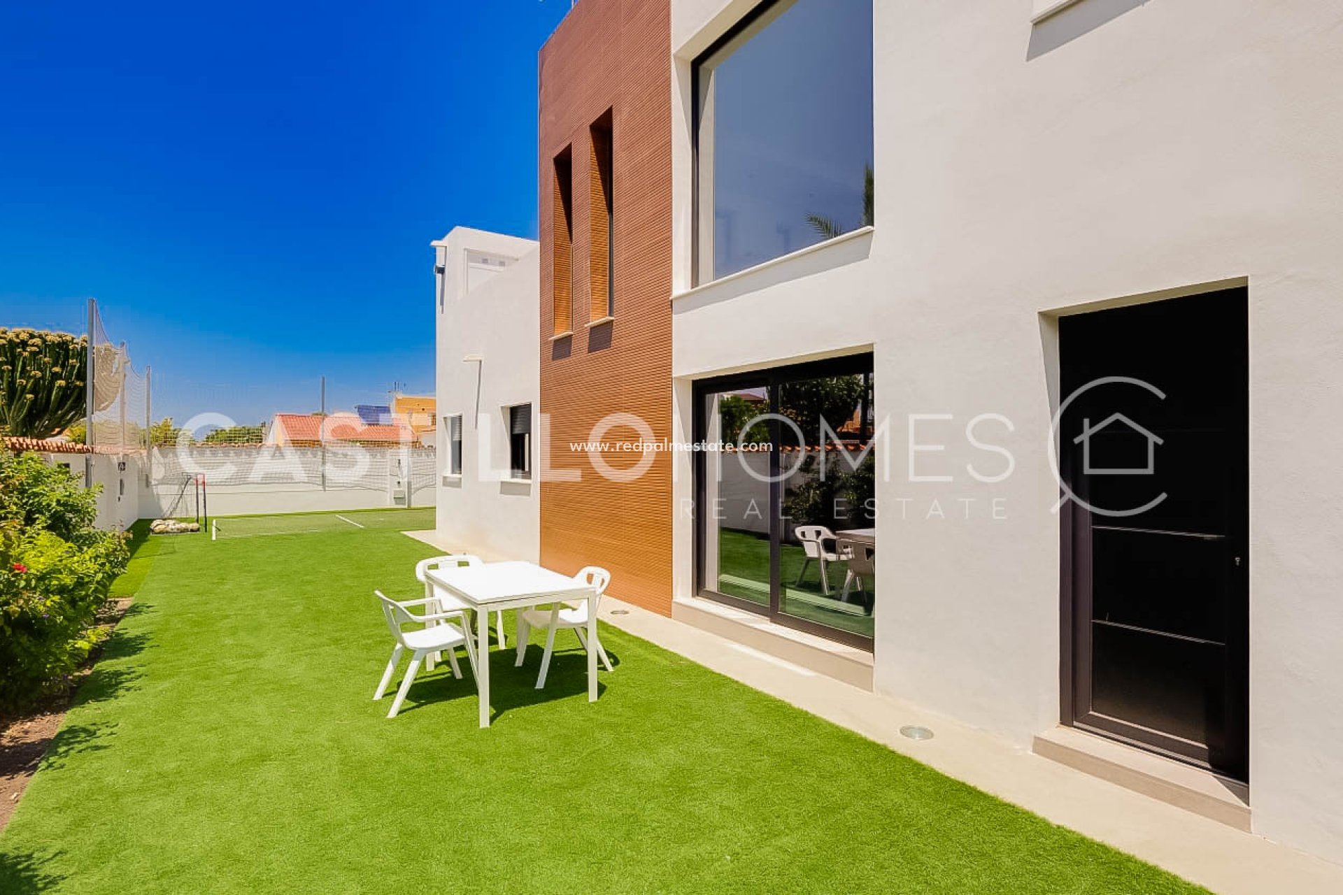 Resale - Villa -
Torrevieja - La Siesta - El Salado -  Torreta