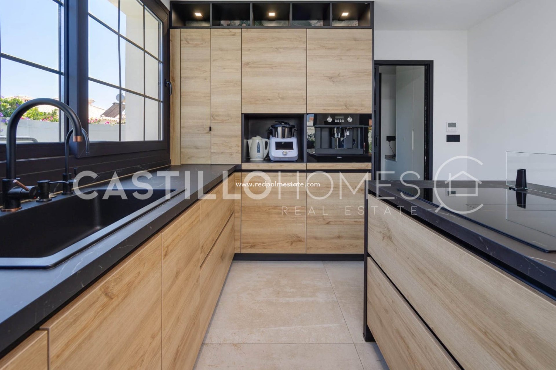 Resale - Villa -
Torrevieja - La Siesta - El Salado -  Torreta