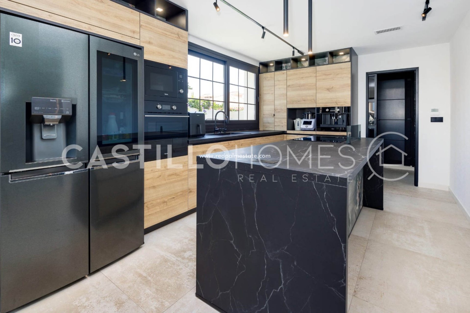 Resale - Villa -
Torrevieja - La Siesta - El Salado -  Torreta