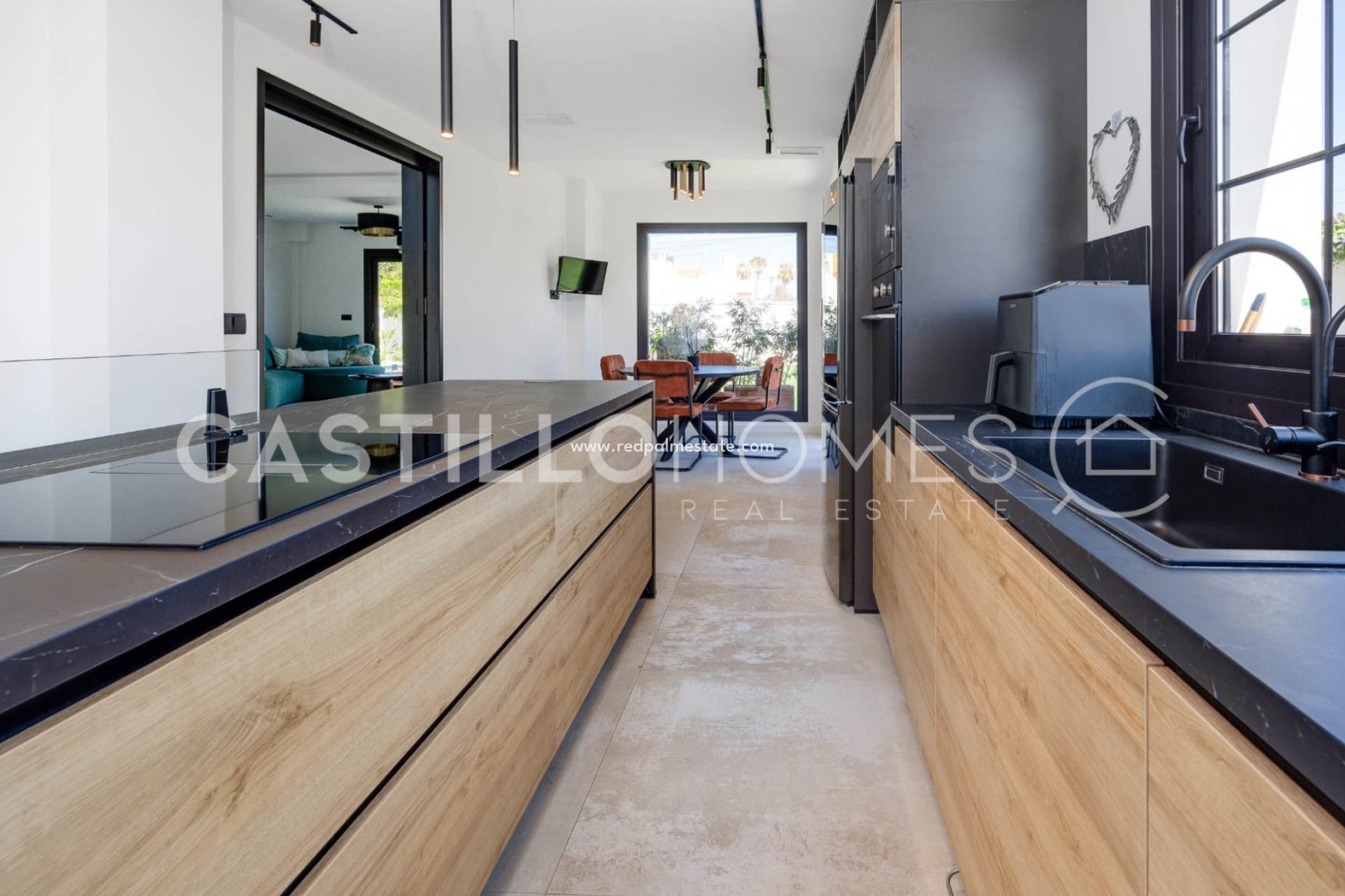 Resale - Villa -
Torrevieja - La Siesta - El Salado -  Torreta