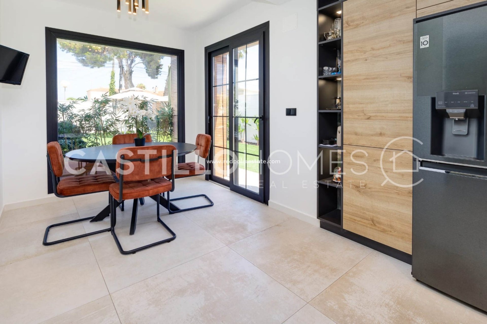 Resale - Villa -
Torrevieja - La Siesta - El Salado -  Torreta