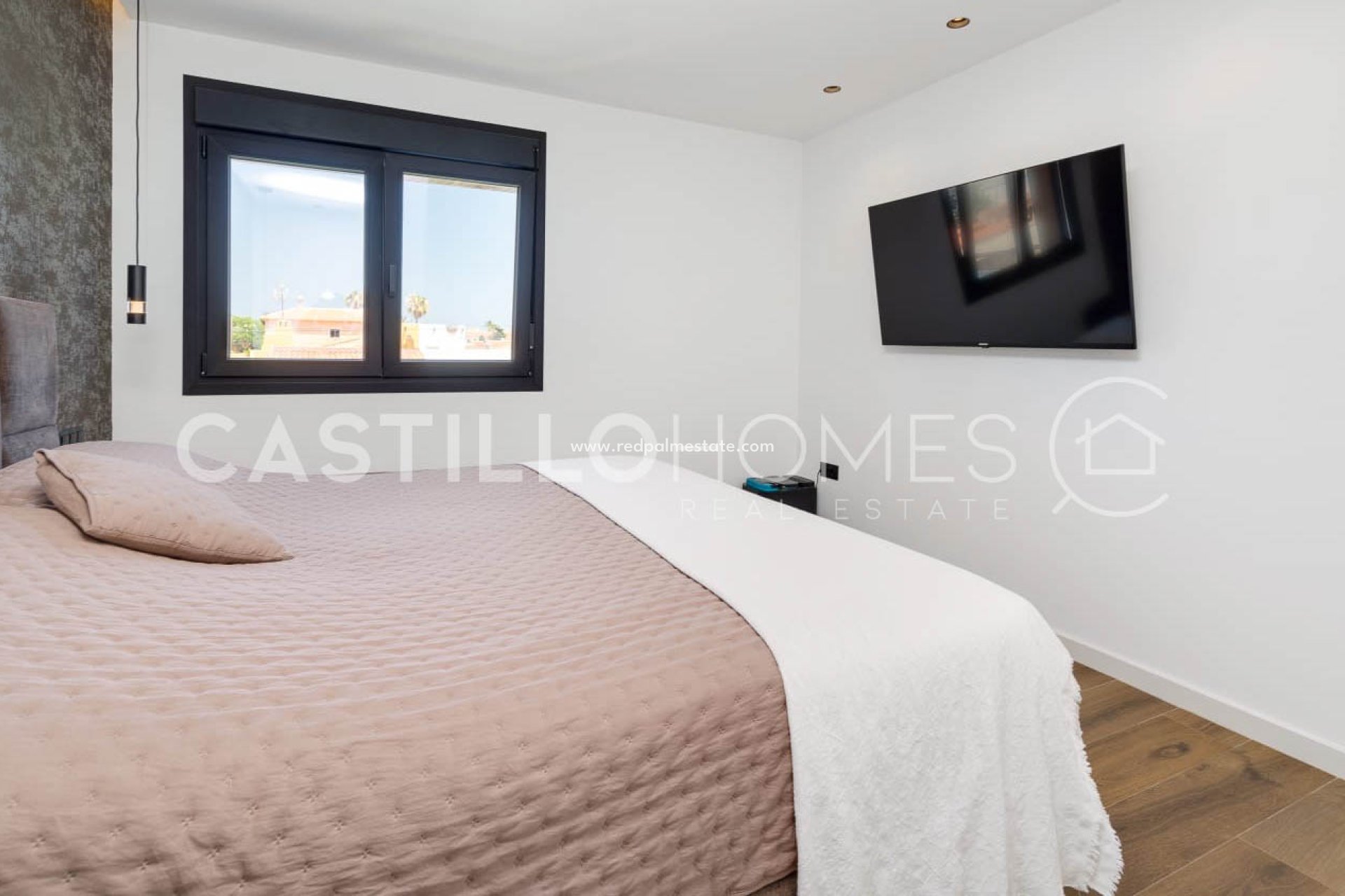 Resale - Villa -
Torrevieja - La Siesta - El Salado -  Torreta