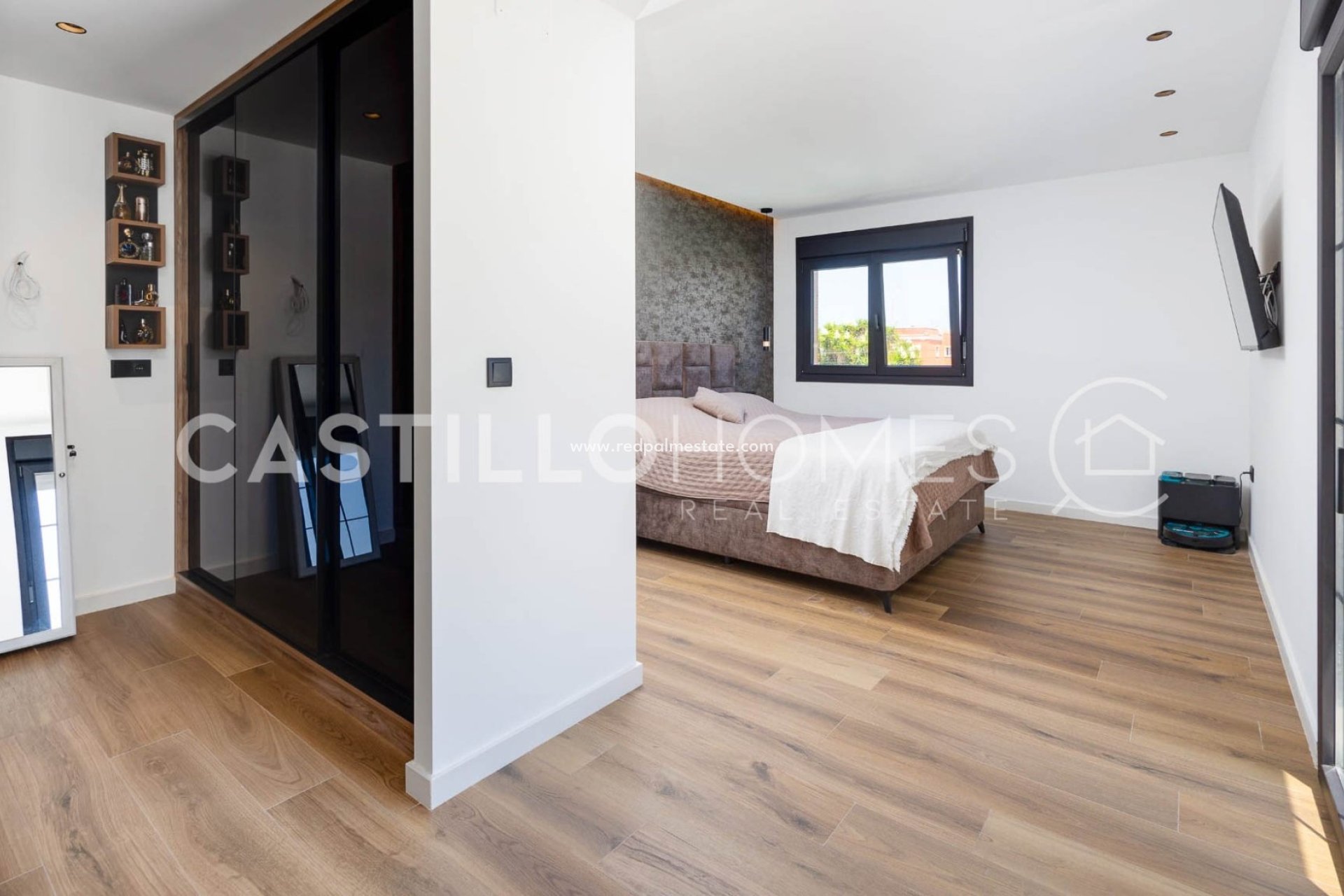 Resale - Villa -
Torrevieja - La Siesta - El Salado -  Torreta