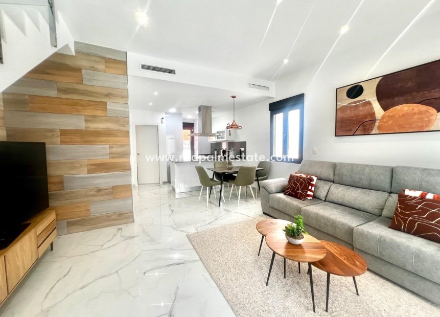 Resale - Villa -
Torrevieja - La Siesta - El Salado -  Torreta