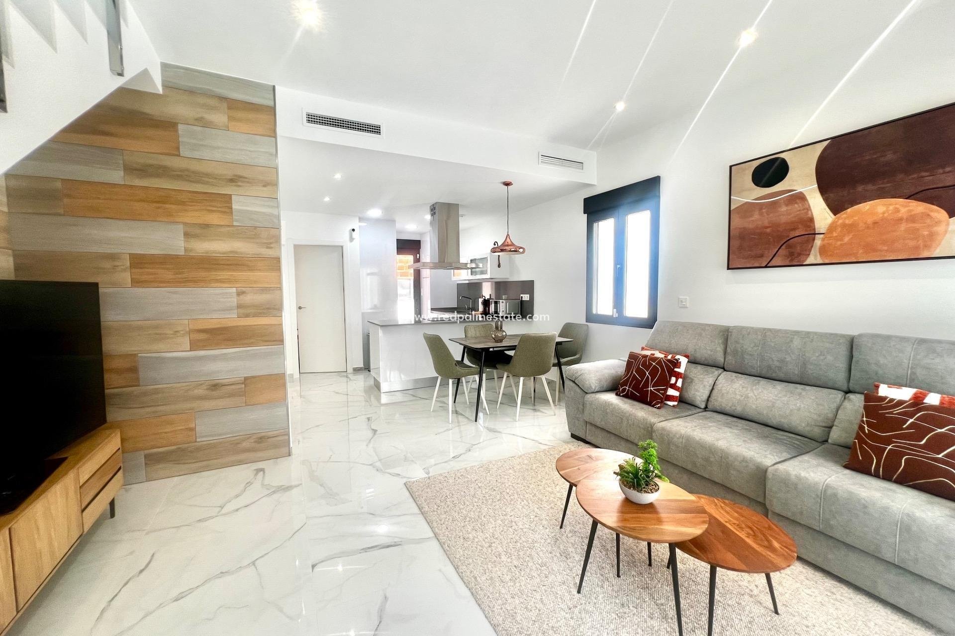 Resale - Villa -
Torrevieja - La Siesta - El Salado -  Torreta