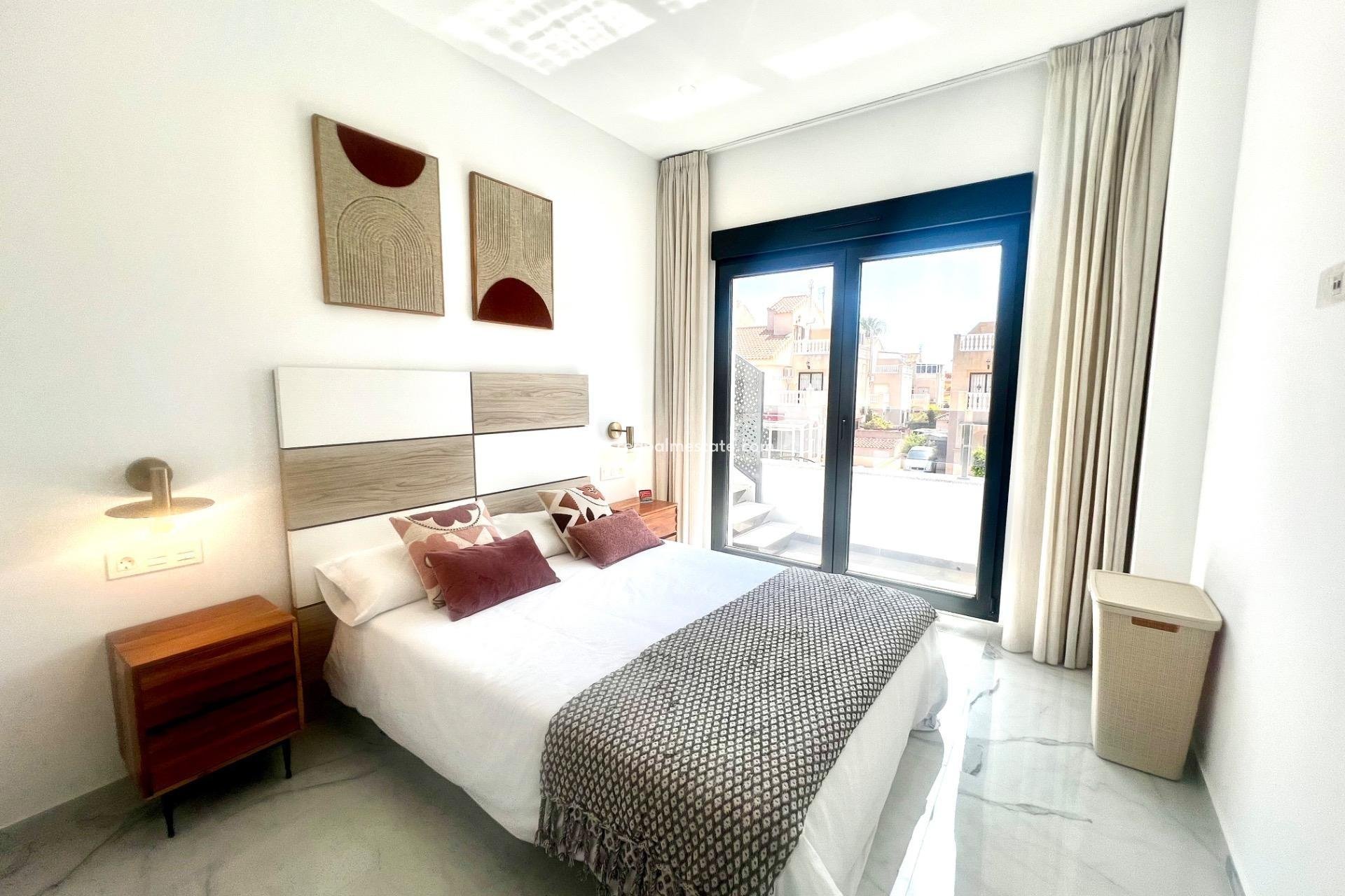 Resale - Villa -
Torrevieja - La Siesta - El Salado -  Torreta