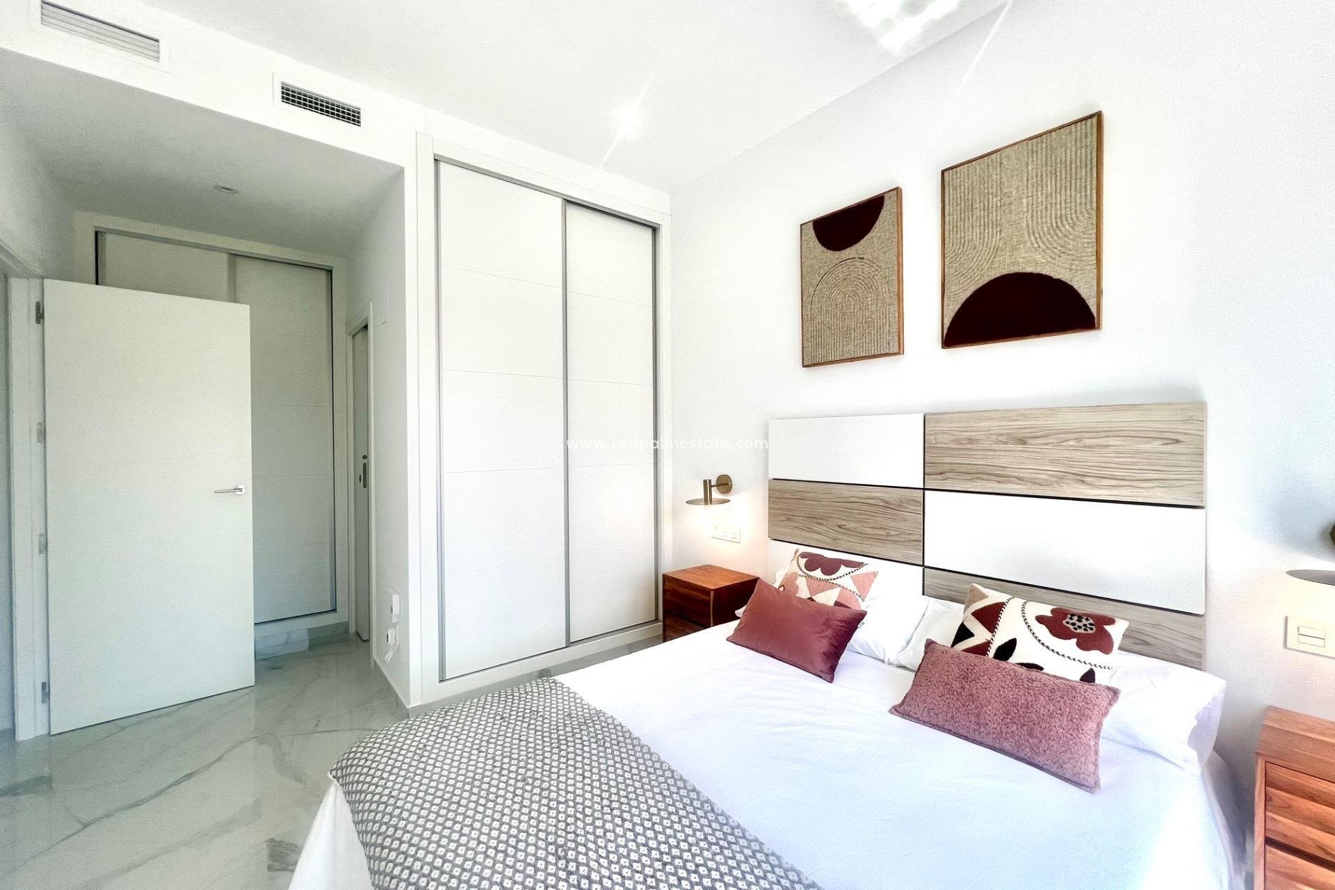 Resale - Villa -
Torrevieja - La Siesta - El Salado -  Torreta