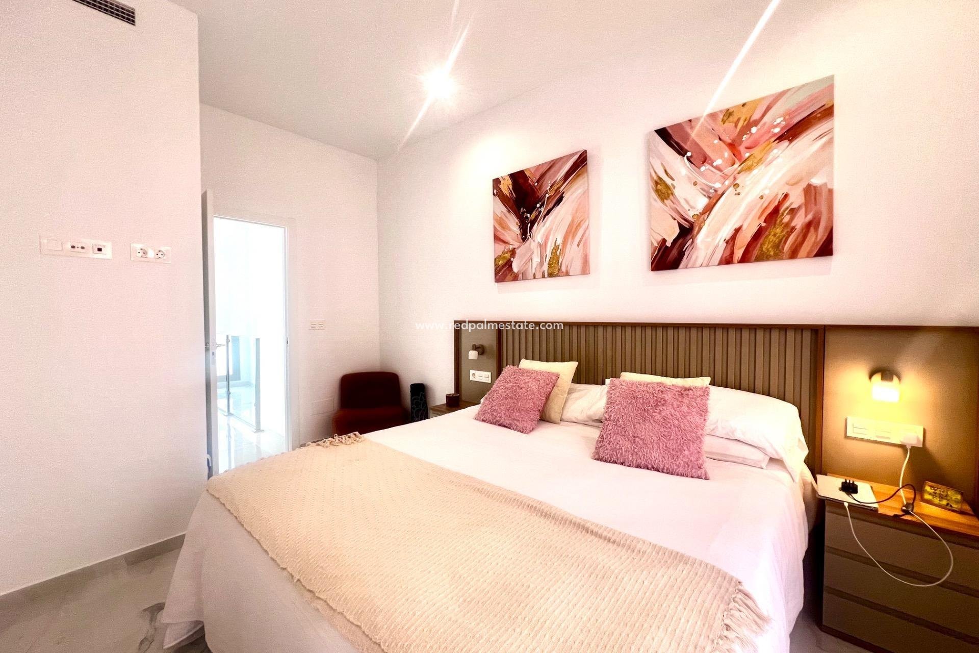 Resale - Villa -
Torrevieja - La Siesta - El Salado -  Torreta