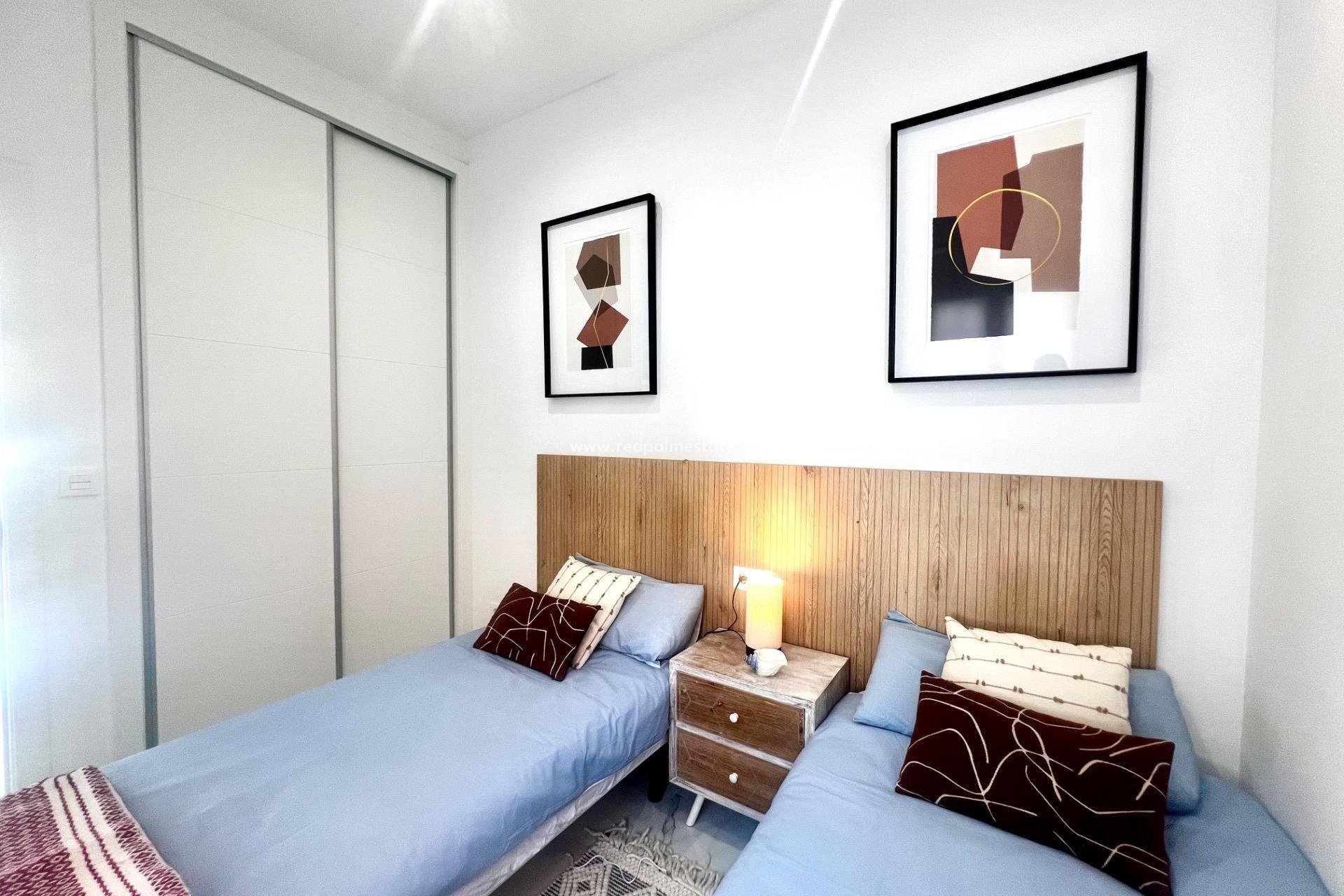 Resale - Villa -
Torrevieja - La Siesta - El Salado -  Torreta