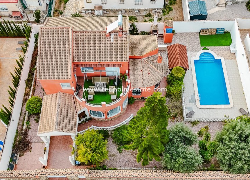 Resale - Villa -
Torrevieja - La Siesta - El Salado - Torreta