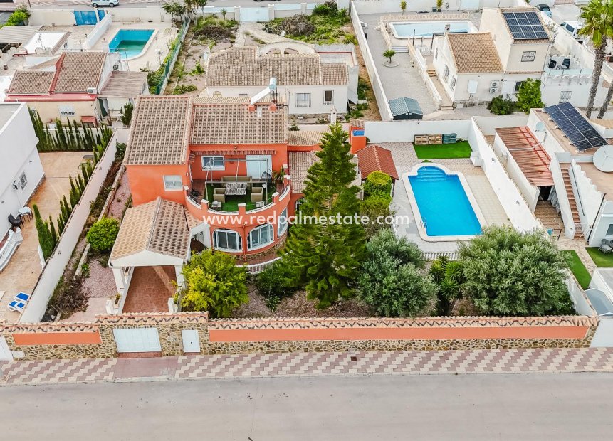 Resale - Villa -
Torrevieja - La Siesta - El Salado - Torreta
