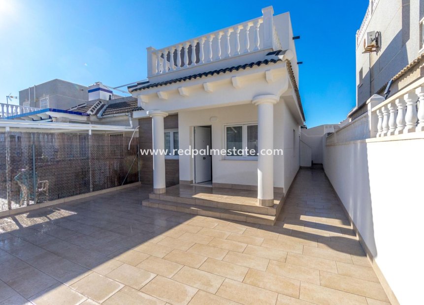 Resale - Villa -
Torrevieja - La Siesta - El Salado - Torreta