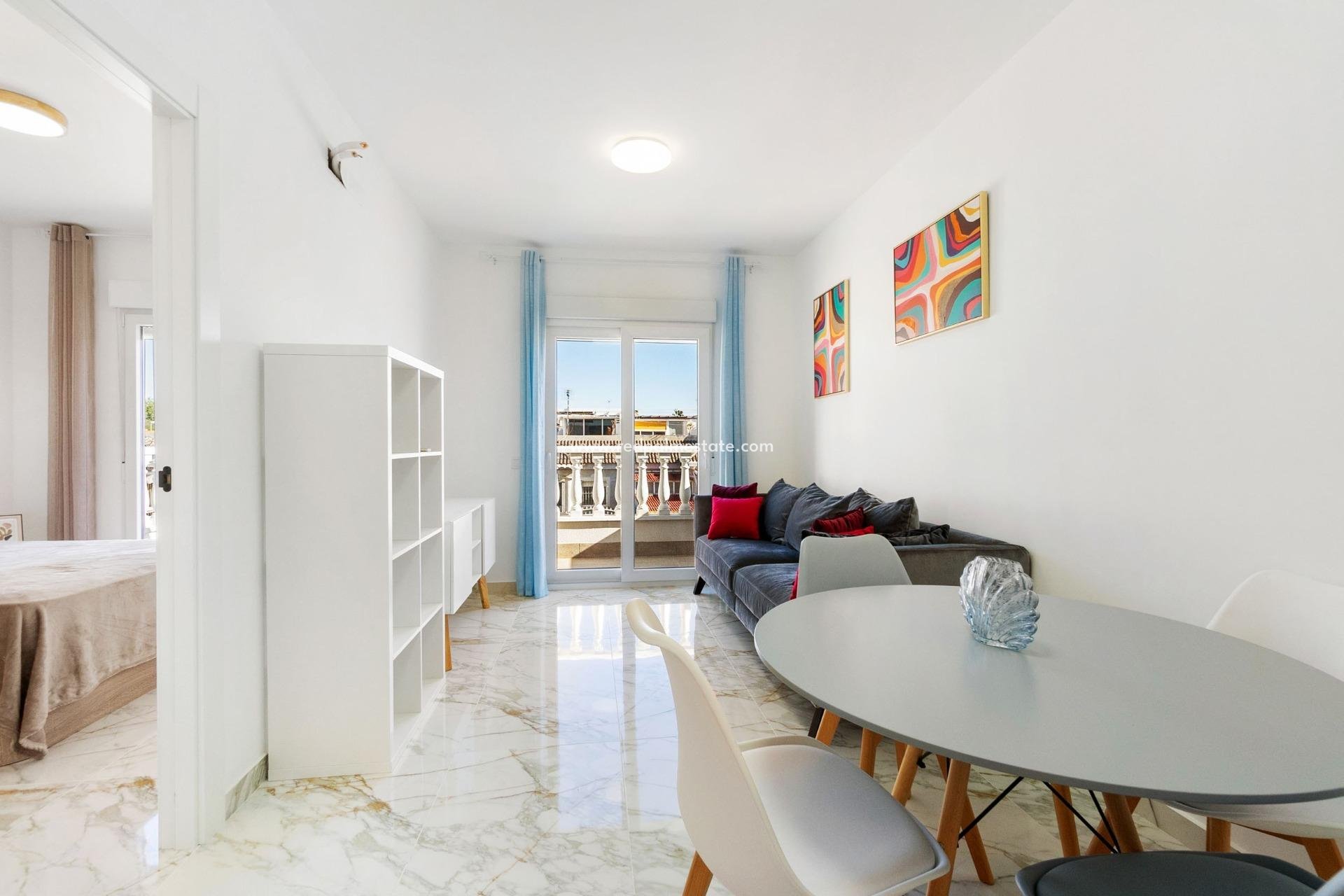 Resale - Villa -
Torrevieja - La Siesta - El Salado - Torreta