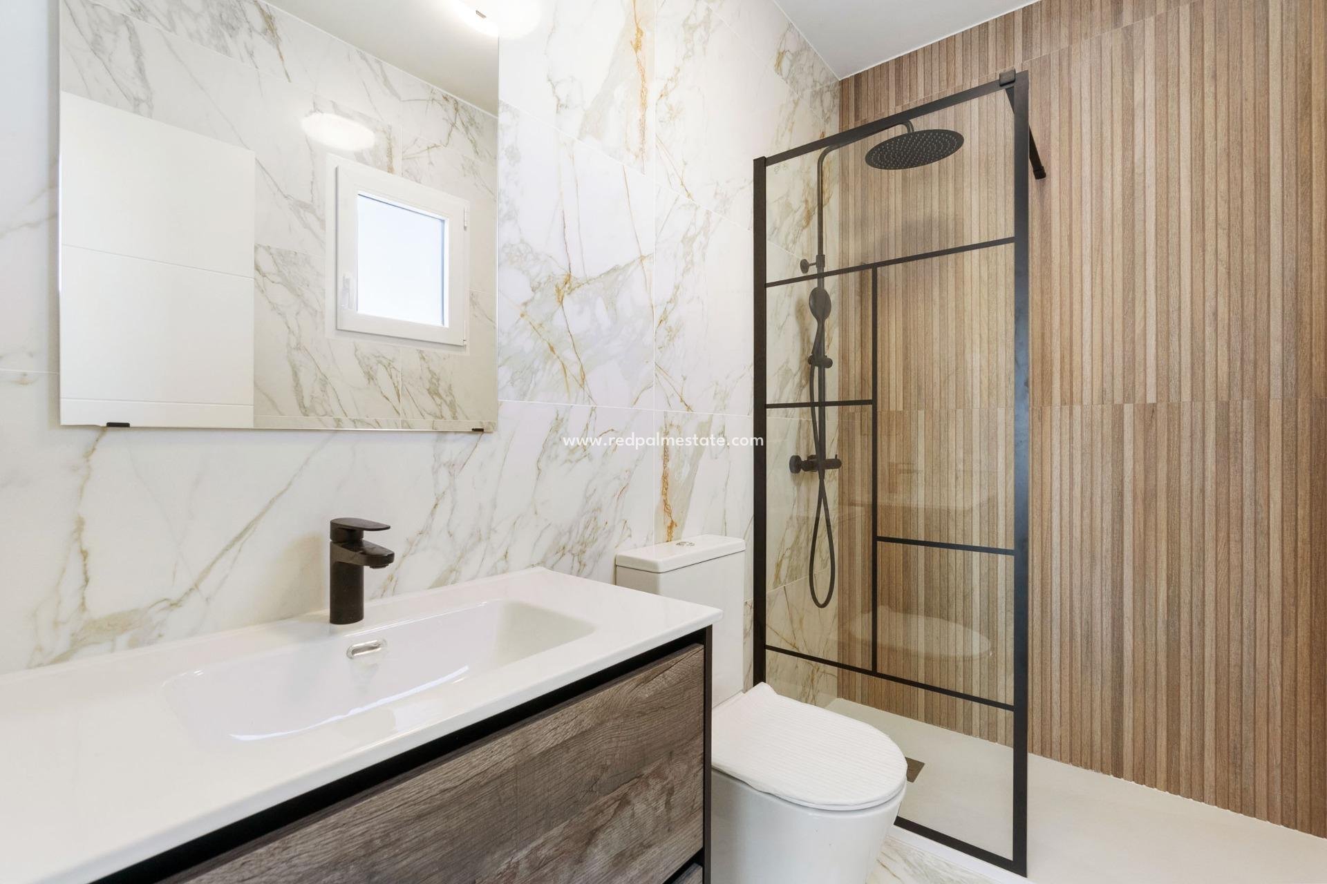 Resale - Villa -
Torrevieja - La Siesta - El Salado - Torreta